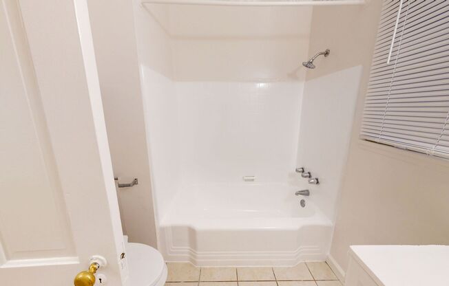 1 bed, 1 bath, 700 sqft, $2,450, Unit 532