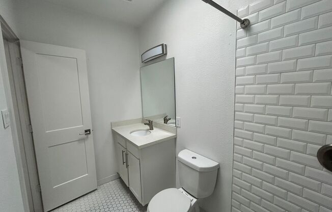 Studio, 1 bath, 500 sqft, $1,095, Unit 230