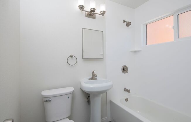 3 beds, 2 baths, 1,100 sqft, $3,195, Unit 59
