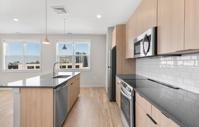 2 beds, 1 bath, 913 sqft, $3,560, Unit 402