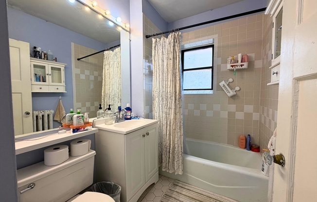 3 beds, 1 bath, 1,000 sqft, $4,800, Unit 12