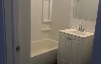 1 bed, 1 bath, $1,075, Unit 204