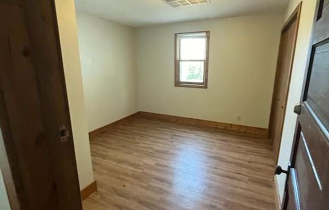 4 beds, 1 bath, $1,150, Unit Unit 1