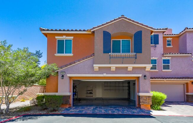 Beautiful 3 Bedroom Townhome With Stunning Mountain Views
