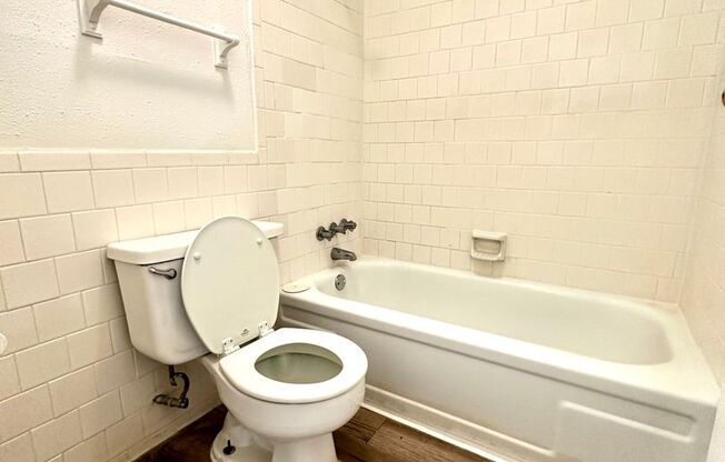 1 bed, 1 bath, 710 sqft, $960, Unit 120