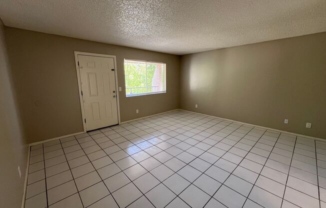 Clean, Minimalist One Bedroom Apartment w/ Washer-Dryer - $0 Move in Special!