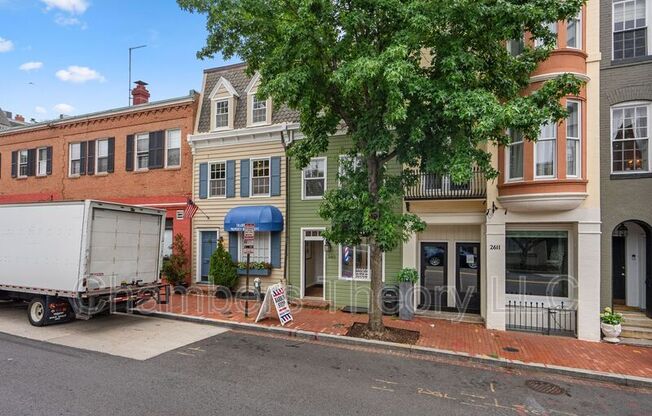 2613 P ST NW