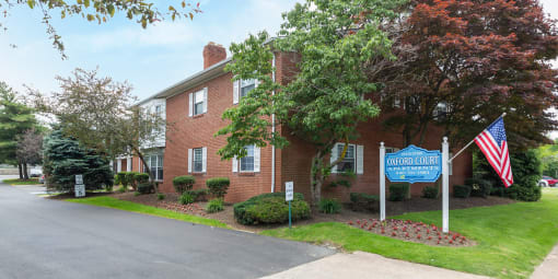 Oxford Court Apartments Exterior