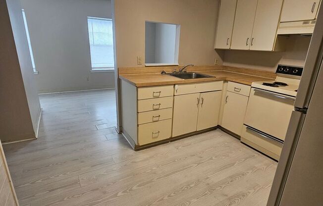 1 bed, 1 bath, 600 sqft, $700, Unit 403