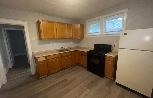 2 beds, 1 bath, 840 sqft, $1,200