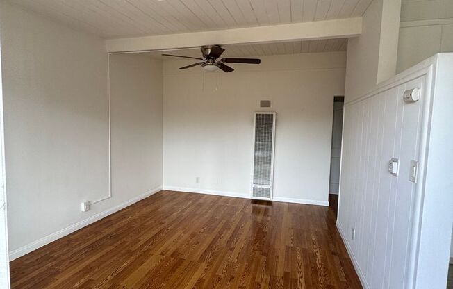 Comfortable 1-Bedroom in Gardena with Parking !!!! - $1,695.00