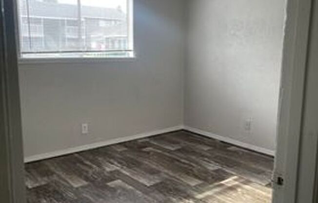 2 beds, 1 bath, 900 sqft, $1,051, Unit 16D