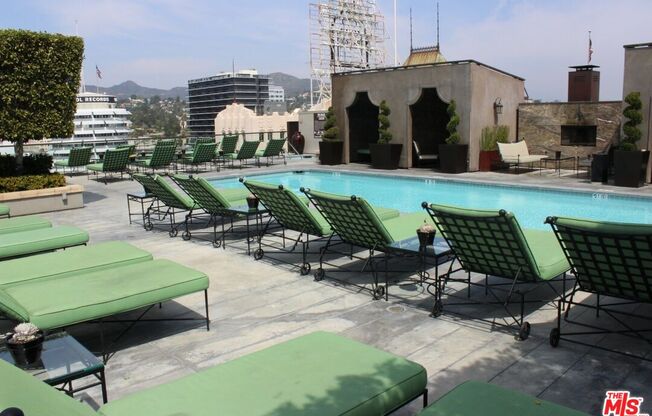 1 bed, 1 bath, 920 sqft, $3,300, Unit 303