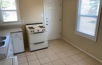 2 beds, 1 bath, $1,000