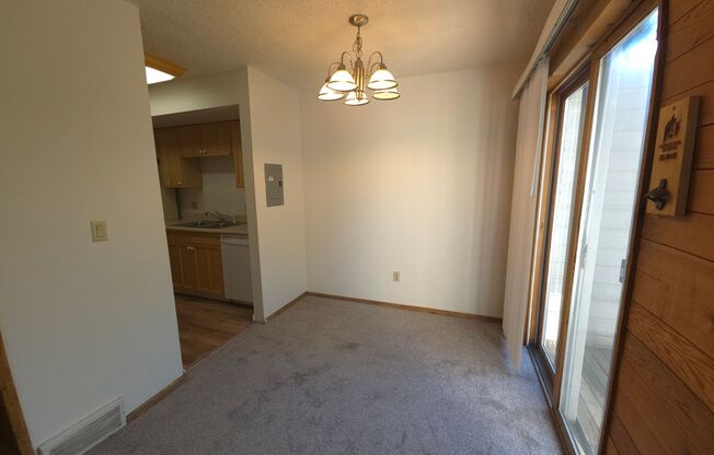 2 beds, 1 bath, 756 sqft, $2,280, Unit 4