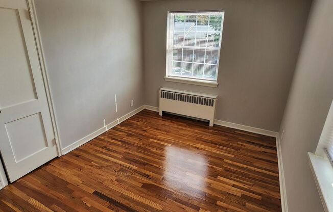 2 beds, 1 bath, 897 sqft, $2,335, Unit G-20