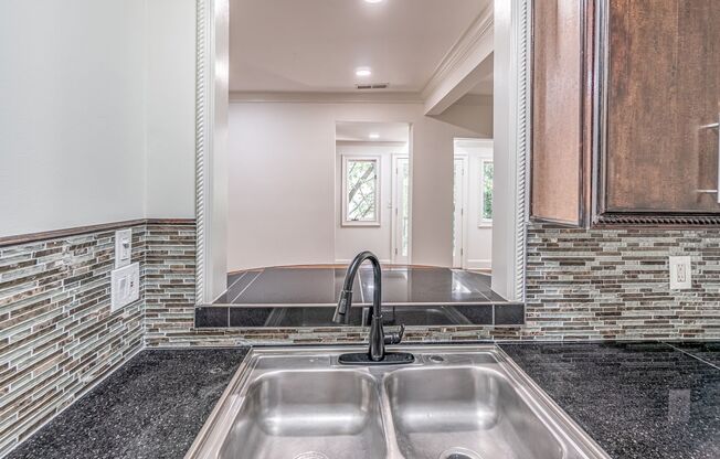 2 beds, 2 baths, $1,850, Unit 412