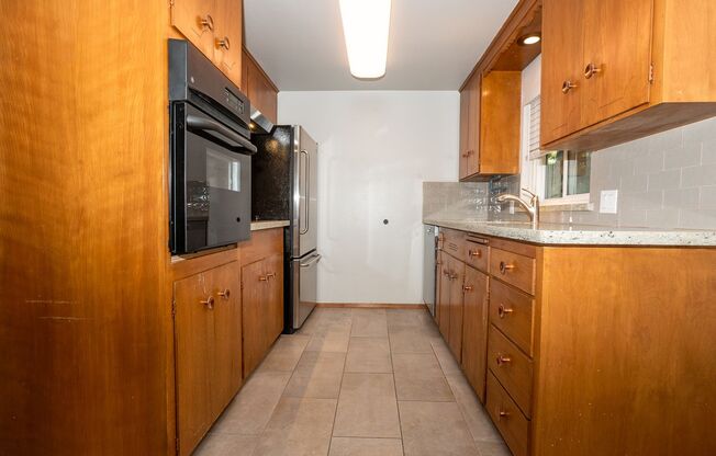 2 beds, 1 bath, $2,100