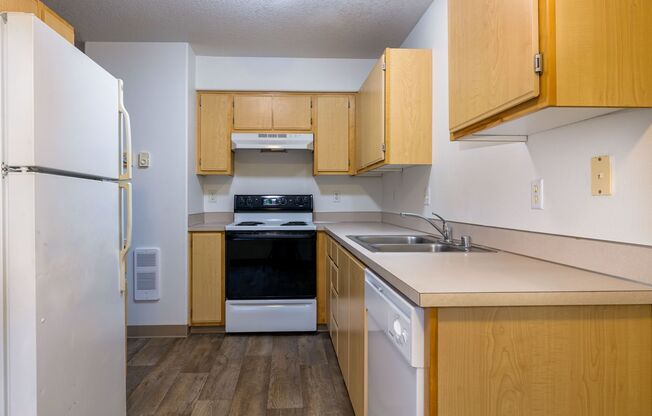 2 beds, 2 baths, 912 sqft, $1,499, Unit 23