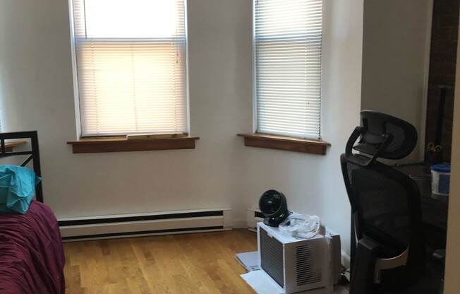 2 beds, 1 bath, $3,400, Unit 3F