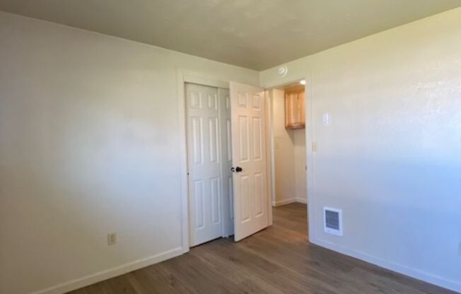 2 beds, 1 bath, 800 sqft, $1,195, Unit 65