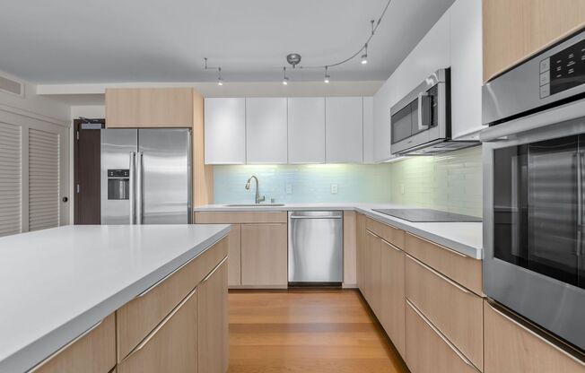 Available NOW - Highly Desired 1 BED 1 BATH in Kaakaako