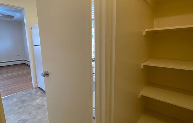 2 beds, 1 bath, 908 sqft, $1,595, Unit 208