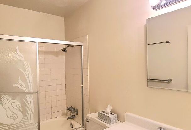 1 bed, 1 bath, 800 sqft, $1,495, Unit 2ND AVE 10