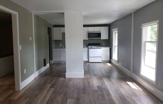 2 beds, 1 bath, 800 sqft, $895