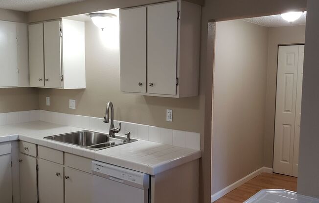 2 beds, 1 bath, 960 sqft, $1,595, Unit 22