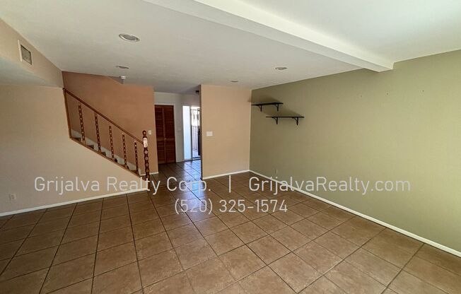 Charming Centrally Located 3 Bedroom Townhome  (Prince/Campbell)