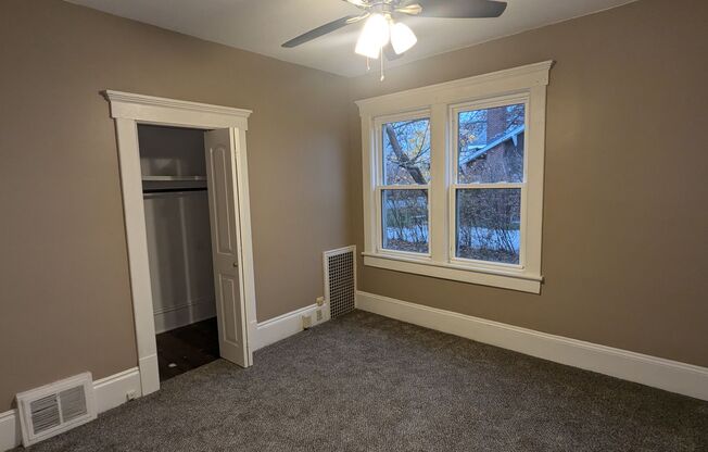 3 beds, 1 bath, $1,200, Unit Unit A