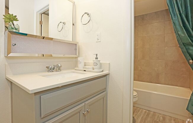 Studio, 1 bath, 450 sqft, $989, Unit 03-104