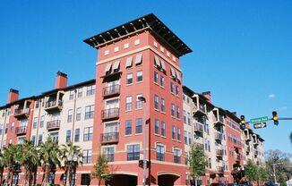 Spacious 2bed 2bath Condo in Downtown