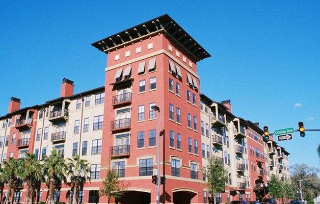 Spacious 2bed 2bath Condo in Downtown