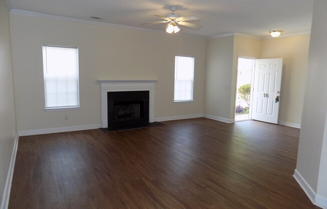 2 Bedroom, 2 Bath Townhome on Southside Savannah, Close to Savannah Mall