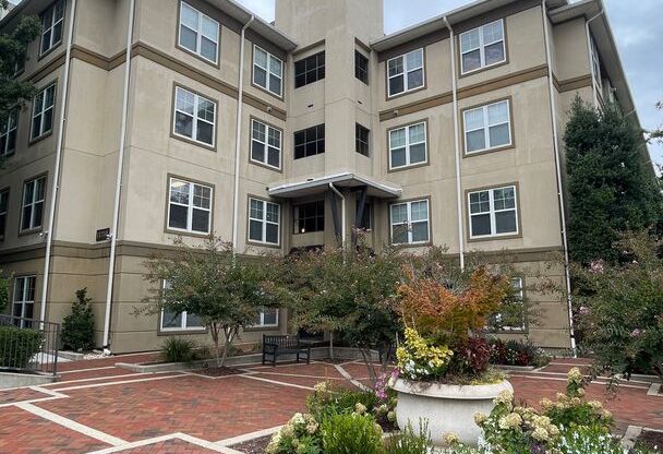 1 bed, 1 bath, $1,800, Unit Unit 2423