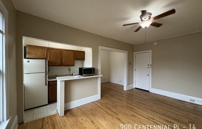 900 CENTENNIAL PL