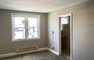 2 beds, 1 bath, $1,095, Unit Unit B