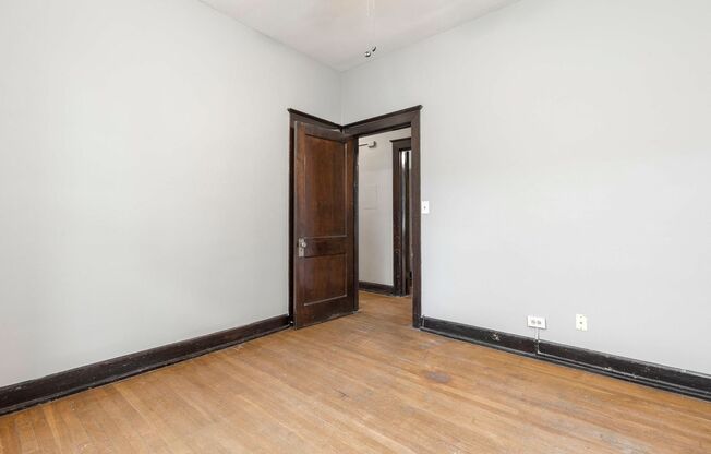 2 beds, 1 bath, $1,100, Unit #41