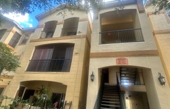 Third floor 1B/1B condo with balcony at The Pinnacle in Carrollwood ! $1425/mo