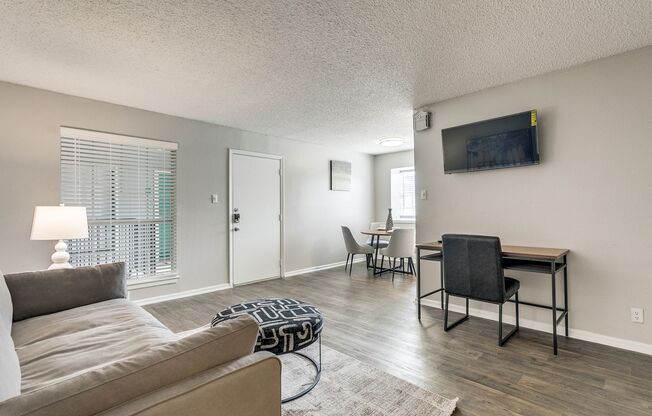 1 bed, 1 bath, 800 sqft, $899