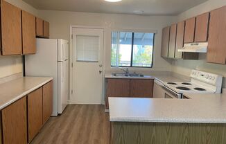 2 beds, 1 bath, 950 sqft, $2,100, Unit 82