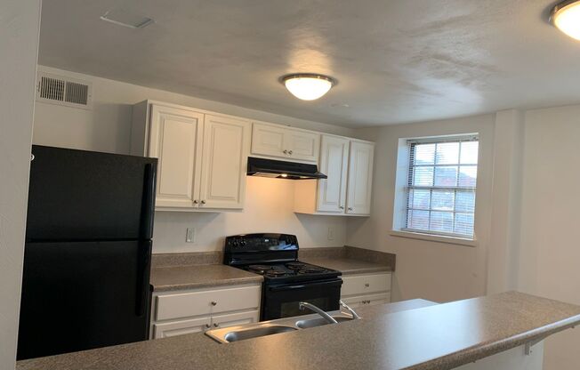 2 beds, 1 bath, 642 sqft, $1,100, Unit 604