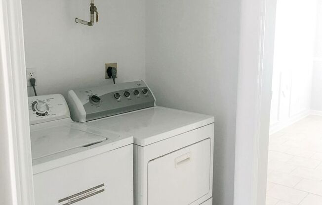 3 Bedroom End Unit Townhome!