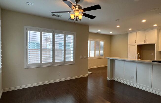 Tustin Grove: 3 Bedroom 2.5 Bath Attached Townhouse,