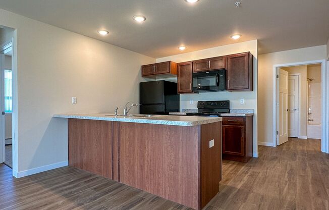 3 beds, 2 baths, 1,092 sqft, $1,595, Unit AT 715-49