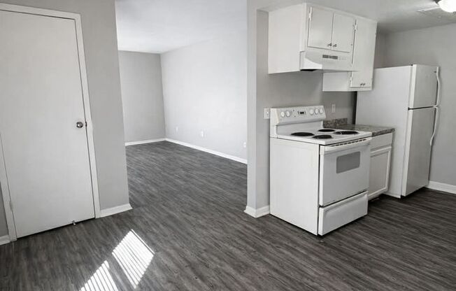 2 beds, 2 baths, 855 sqft, $1,000, Unit I4