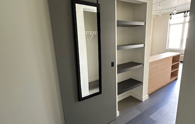 Studio, 1 bath, 432 sqft, $1,299, Unit 208