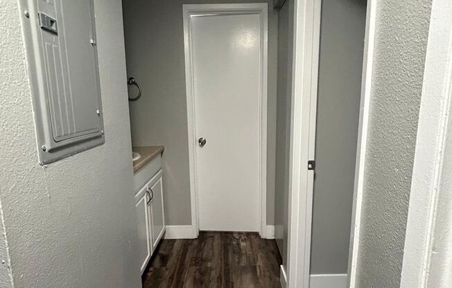 3 beds, 1 bath, 890 sqft, $1,595, Unit 505 M2